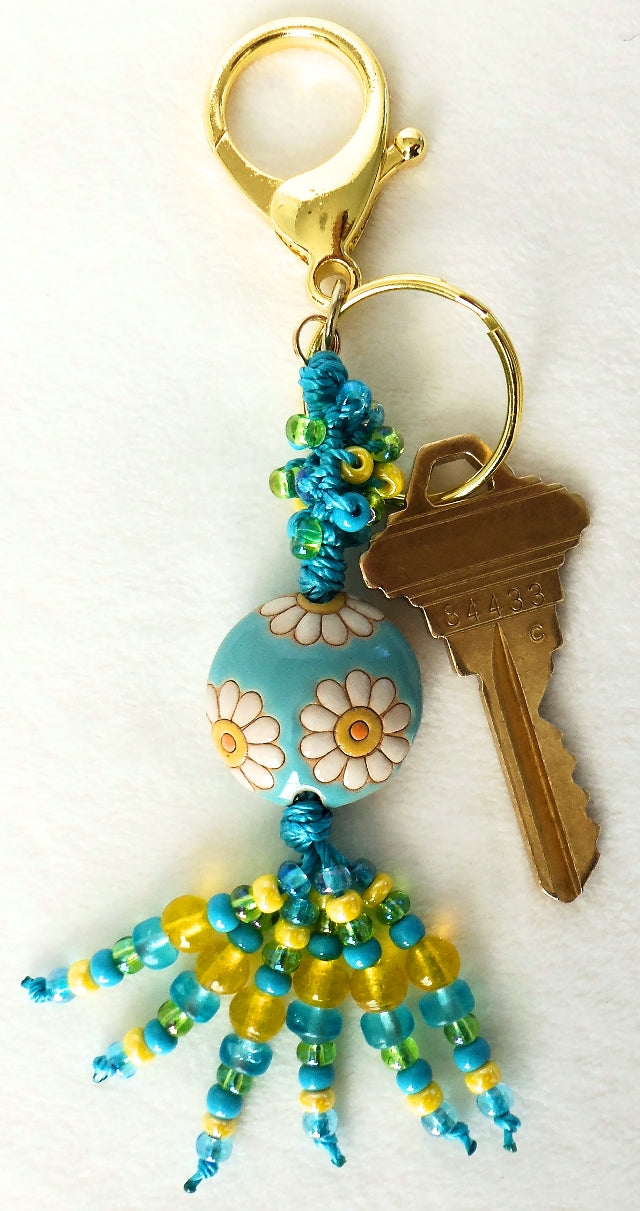 Blue & White Daisy Keychain - Juicybeads Jewelry