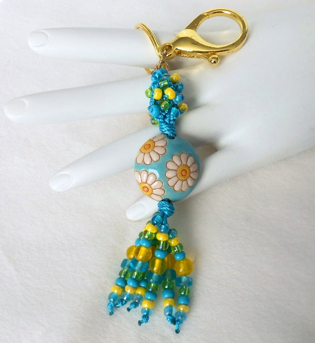 Blue & White Daisy Keychain - Juicybeads Jewelry